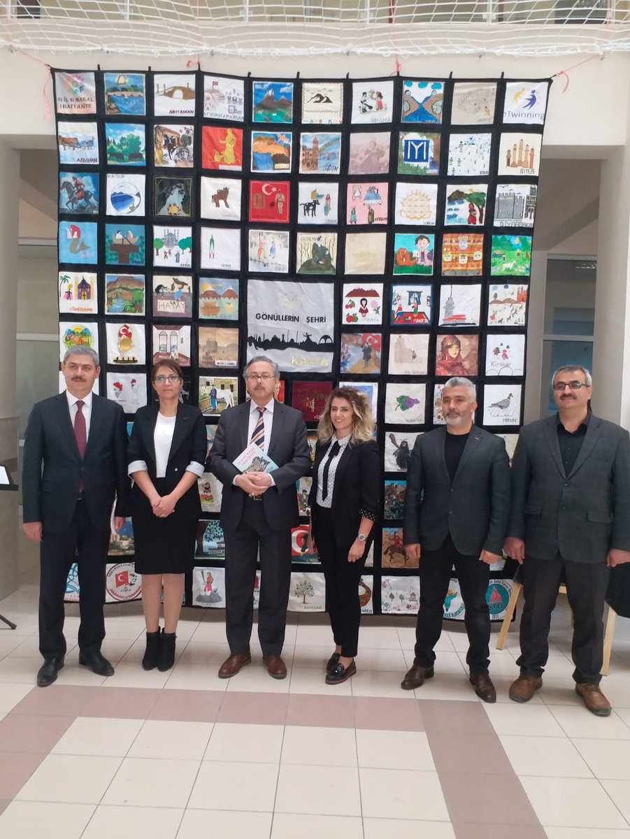 halilbahceciio's tweet photo. 81 İl, 81 Masal, 1 Battaniye eTwinning projemiz , N.E.Ü Ahmet Keleşoğlu Eğitim Fakültesinde 4-6 Mart tarihlerinde sergilenmektedir. https://t.co/GGKNbr0d00
