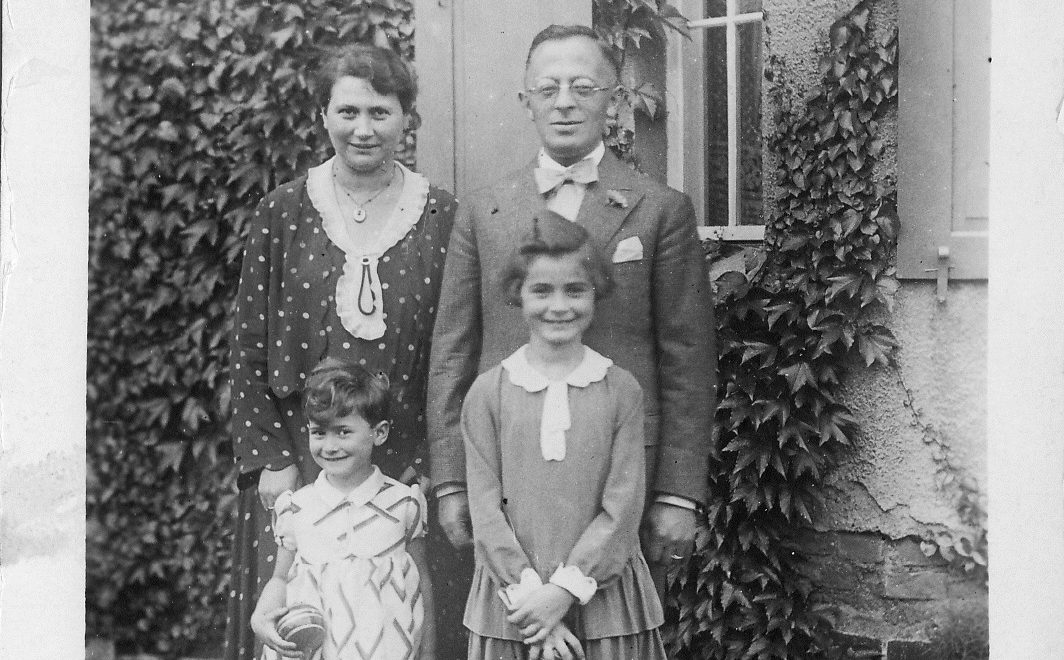PeaceMuseumUK's tweet photo. Join us for a screening of documentary The Little Suitcase followed by Q&A with Judith Rhodes as part of @HolocaustCentUK #EyeAsWitness on 18th March
The film tells the story of Judith’s mother who fled Nazi Germany with just one suitcase of belongings https://t.co/UcLGuRPDjp https://t.co/onPcQqWOo5