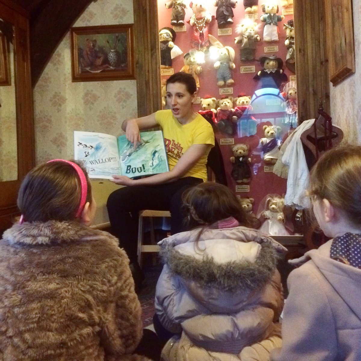 We love reading and telling stories at the Teddy Bear Museum. One of our favourites is The Bear Who Went Boo by <a href="/davidwalliams/">David Walliams HQ</a> . What’s your favourite bear book? 🐻 📚

Happy #WorldBookDay 
#DavidWalliams