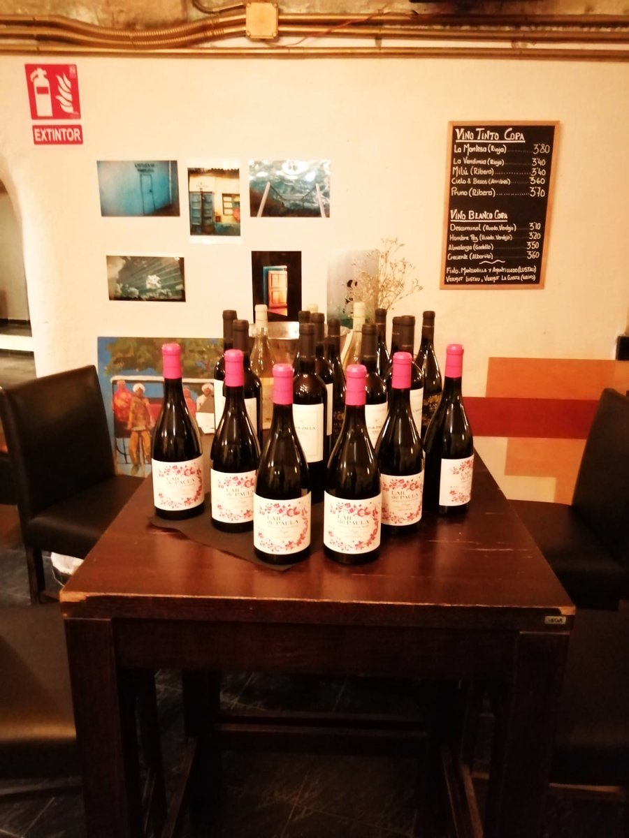 Éxito de Lar de Paula en la cena maridaje de Moritz &amp; Srta C en Mahón. 22 personas disfrutaron del excelente menú y de la degustación de nuestros vinos guiada por nuestro experto Mayorico Laguna De La Mata. Una noche inolvidable. #Lardepaula #vino #paulistas