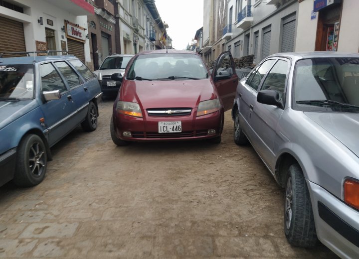 CuencaTransito's tweet photo. Señores del @emov_ep  más abusivos en la Calles Honorato Vasquez y Presidente Borrero. https://t.co/lTE2OTh7Ei