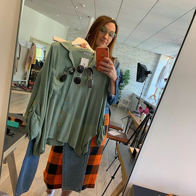 thespexbox's tweet photo. Home for the week @rubydaisy1. Here’s where I get to indulge my passion for all things glasses AND clothes! 
When you’re choosing glasses, it’s important to consider your wardrobe style too 👚but don’t worry - I’ll ask all the questions to make sure y… https://t.co/Lv2KaYtSW9 https://t.co/KQc4z8AIN1