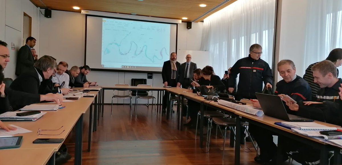 DamiatiMichael's tweet photo. Niveau de l’Yerres : des précipitations sont attendues dans les prochaines heures. 
Les services de la ville de #Crosne, du #SyAGE et de l’État sont mobilisés pour intervenir 🙏
Ce matin réunion organisée par Mr Le Préfet concernant les mesures de prévention @MartinTitimar83 https://t.co/YV99A9L9QO
