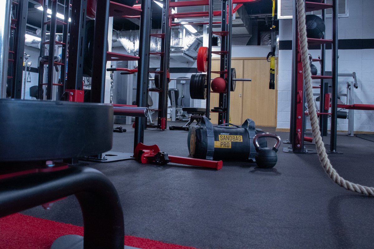 jordanfitnessuk's tweet photo. #tbt to installing Bradford Universities gym📸
#jordanfitness #freeweights #functionalfitness #functionalkit #universitygym #uni #unilife #universityofbradford #fitness #gymequipment https://t.co/f4iTO7MkPJ