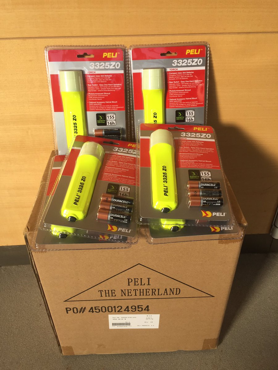 ADF175Esparregu's tweet image. Dijous 5/03/2020 recollida a Manresa del nostre Lot de les 🔦donades , gràcies a @fundaciocat @giam133 @Peli_Products , per repartir a les #adfs de tot Catalunya a través del @sfadfcat. Moltes Grácies companys 💪🏻🙌👏🏻👍🏻👌🏻