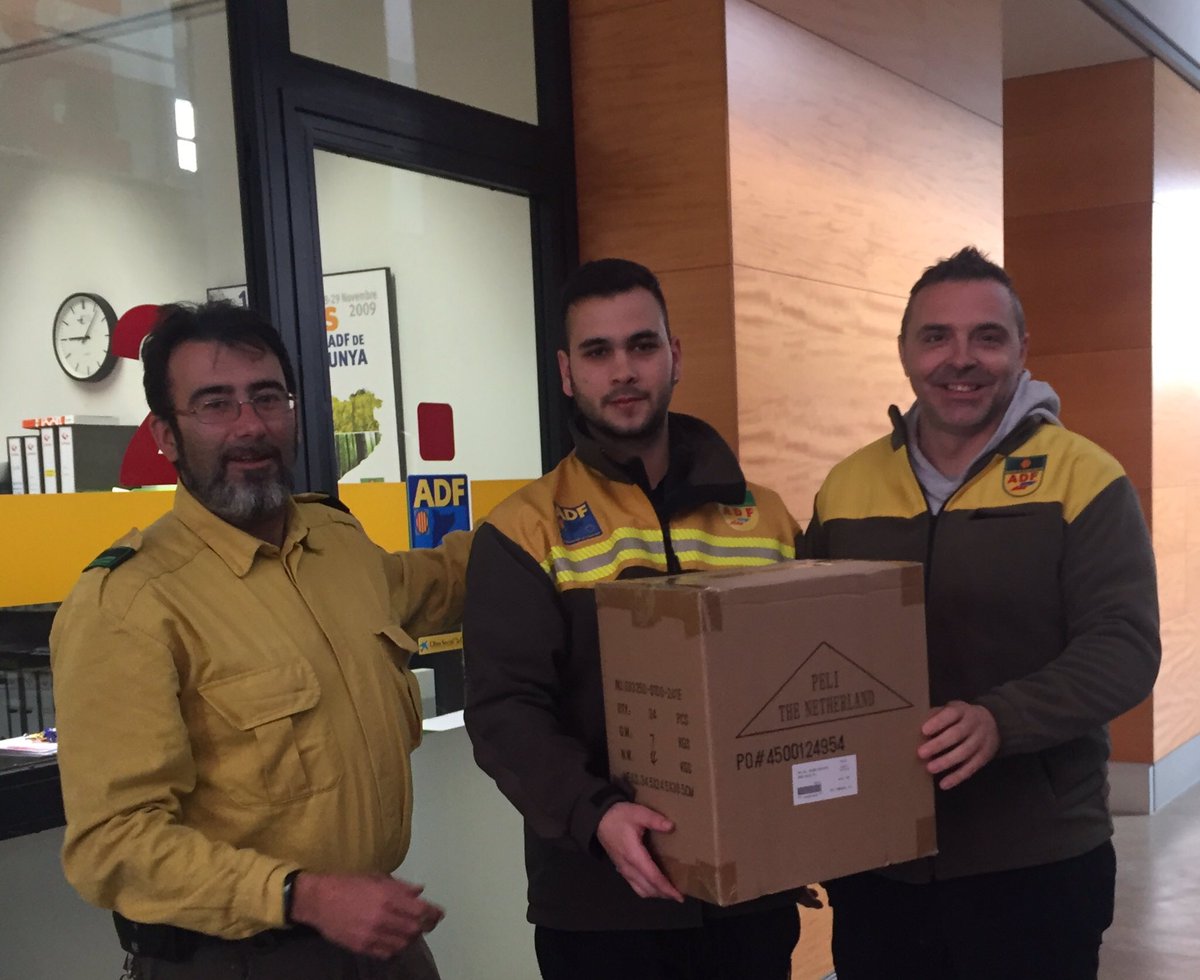 ADF175Esparregu's tweet image. Dijous 5/03/2020 recollida a Manresa del nostre Lot de les 🔦donades , gràcies a @fundaciocat @giam133 @Peli_Products , per repartir a les #adfs de tot Catalunya a través del @sfadfcat. Moltes Grácies companys 💪🏻🙌👏🏻👍🏻👌🏻