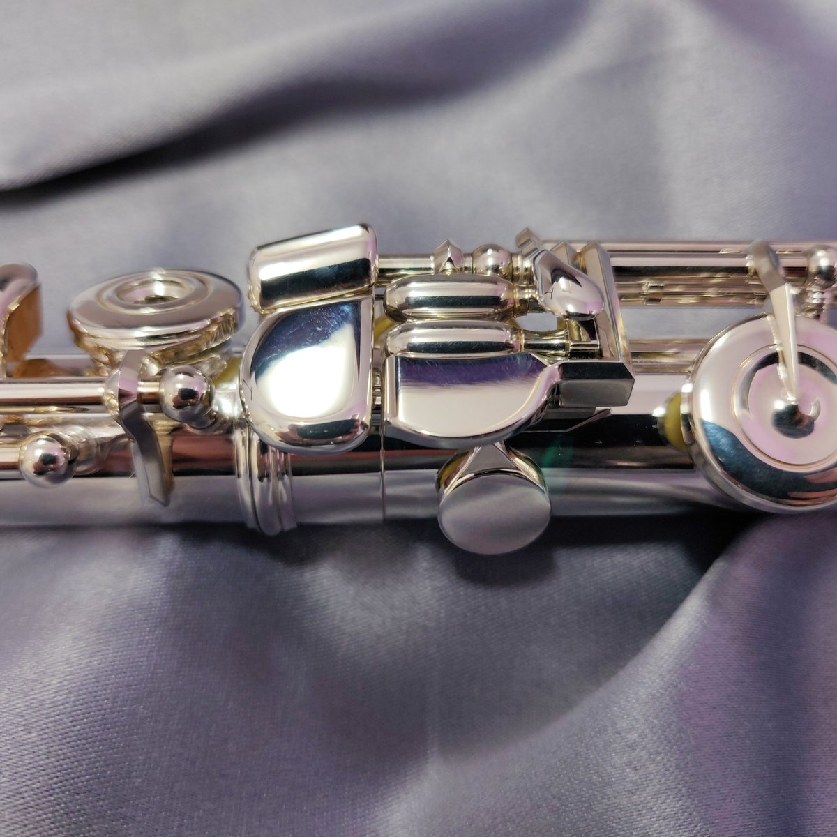 AllFlutesPlus's tweet photo. Sankyo 401 Full Kingma quarter tone system flute 

Ooooooooooo 😍😍 

#flute #flutes #fluteworld #flutist #flutesection #flutistsofinstagram #flautist #kingma #kingmasystem #keys #mechanics #tone #quartertone #quarter #silver #allsilver #sankyo @sankyoflutes https://t.co/nlWm7NdwTm