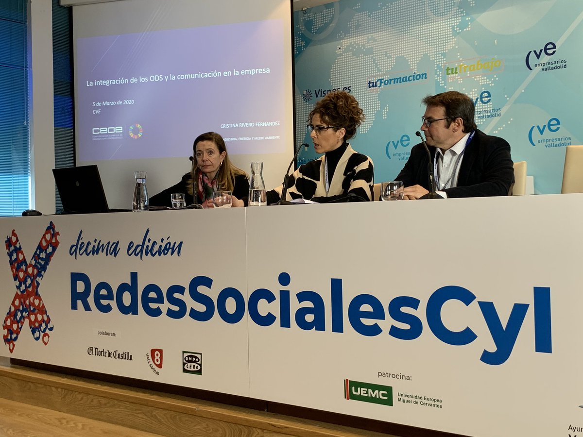 fercal_va's tweet photo. Cristina Rivero, jefa del área de industria, energía y medio ambiente de @CEOE_ES y Raúl Sanchez, activador de ods en @opinno, cierran la décima edición de #redessocialescyl https://t.co/sjxKhkmnbd