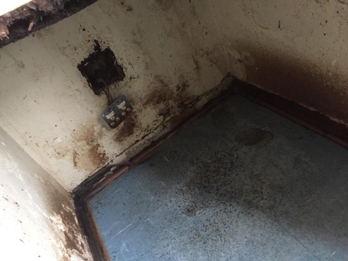 LaviewK's tweet photo. Inside residence 

@eNCA @SABCNewsOnline https://t.co/q7P4O3lYsw