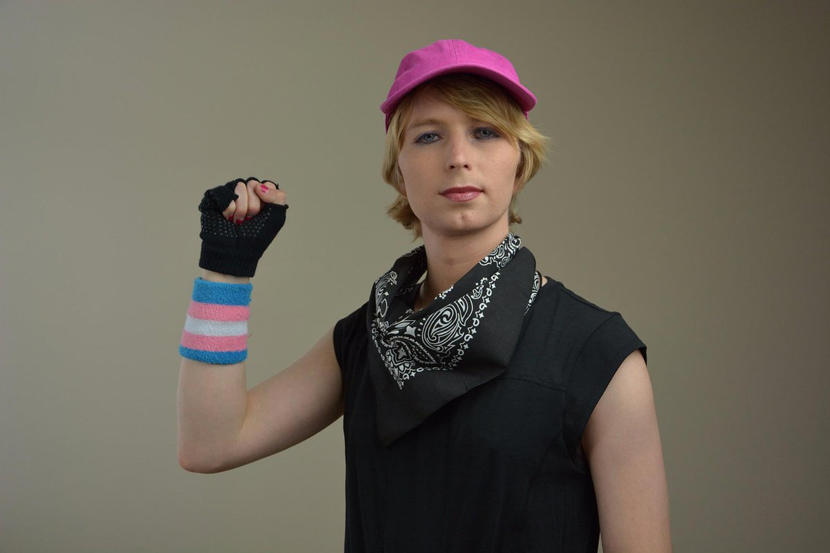 moniquejolie's tweet photo. Day 358 of #ChelseaManning being in jail for refusing to testify in front of the unconstitutional secret #WikiLeaks Grand Jury in Virginia.

#ChelseaResists #FreeChelseaManning 🌹🦦🌹

Please donate to her legal fund: https://t.co/2DFm5BwSii https://t.co/IgQPKYSmA9