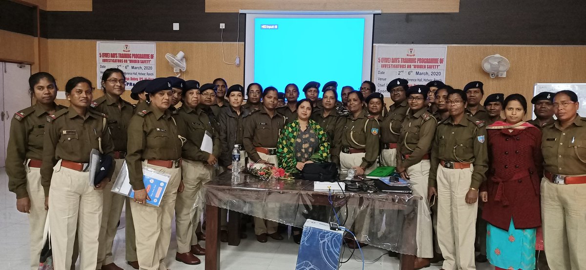 <a href="/BPRDIndia/">Bureau of Police Research & Development</a> के तहत <a href="/JharkhandPolice/">Jharkhand Police</a> की महिला अधिकारियों को #infanticide पर ट्रेनिंग देते हुए...
झारखंड में इन ट्रेनिंग्स का असर नज़र आने लगा है, शुक्रिया तो बनता है 🙏🙏 (1/2)
<a href="/JharkhandCMO/">Office of Chief Minister, Jharkhand</a> <a href="/dgpjh/">DGP Jharkhand</a>  <a href="/DC_Ranchi/">DC Ranchi</a> 

#newborn #infant
#baby #Training #ranchi #jharkhand