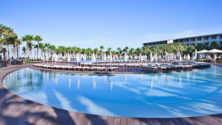 InspiredLuxury's tweet photo. After many #ThursdayThoughts, we have settled on the perfect one…

Keep calm and travel on ✈️ 🙂.

Enjoy this luxury #Algarve getaway, now with SAVINGS of up to 30% 👇.

https://t.co/yqdWyYIIJT https://t.co/dcixJMboFG