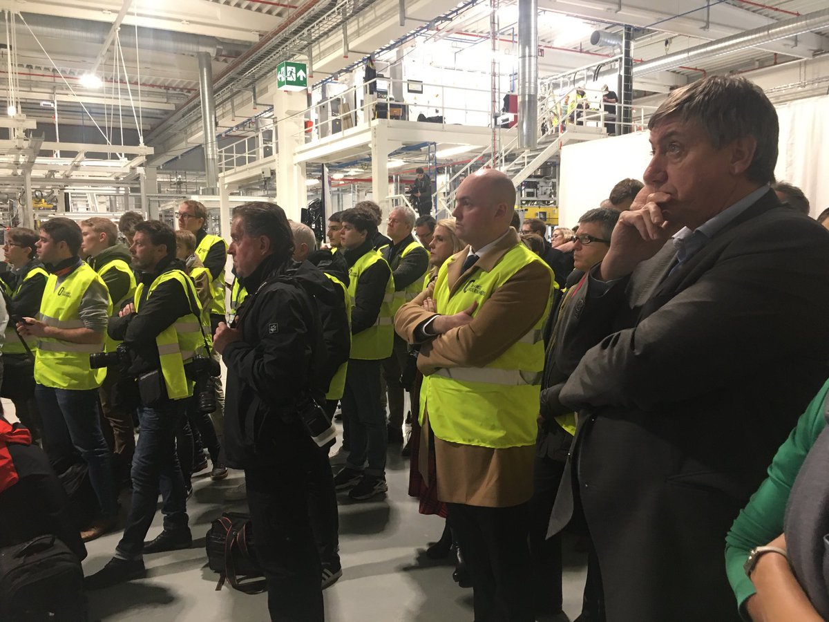 Hans Maertens (@voka_hmaertens) on Twitter photo Met de Vlaamse ondernemers op toer #duurzaamheid . Aantonen dat onze ondernemingen niet probleem zijn maar oplossing voor energie en klimaat. Opening batterijproductie <a href="/VolvoCarBeLux/">Volvo Car BeLux</a> in Gent met <a href="/JanJambon/">Jan Jambon</a> en studenten Oostakker en straks de elektrische XC40! Met de Vlaamse ondernemers op toer #duurzaamheid . Aantonen dat onze ondernemingen niet probleem zijn maar oplossing voor energie en klimaat. Opening batterijproductie <a href="/VolvoCarBeLux/">Volvo Car BeLux</a> in Gent met <a href="/JanJambon/">Jan Jambon</a> en studenten Oostakker en straks de elektrische XC40!