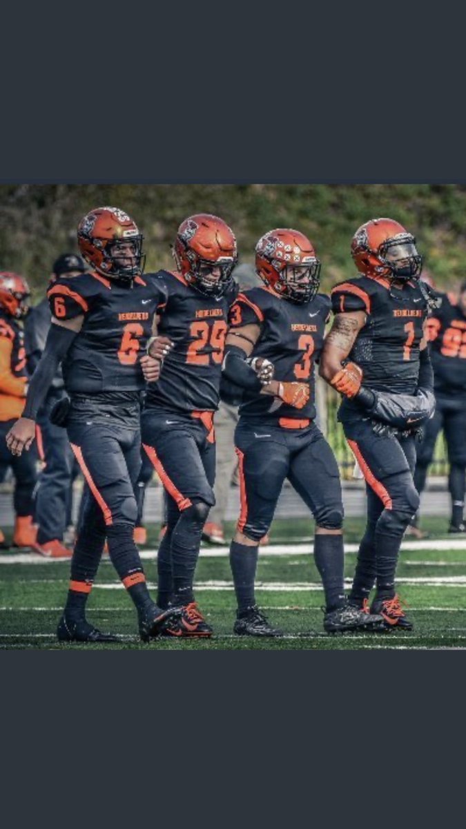_Isaiahdaviss's tweet photo. Blessed to receive an offer from Heidelberg University🟠⚫️⚔️ #AGTG #BergGang @Coach_Coughlin @VBFootball @JonSantucci @larryblustein https://t.co/PHFCAATLAw