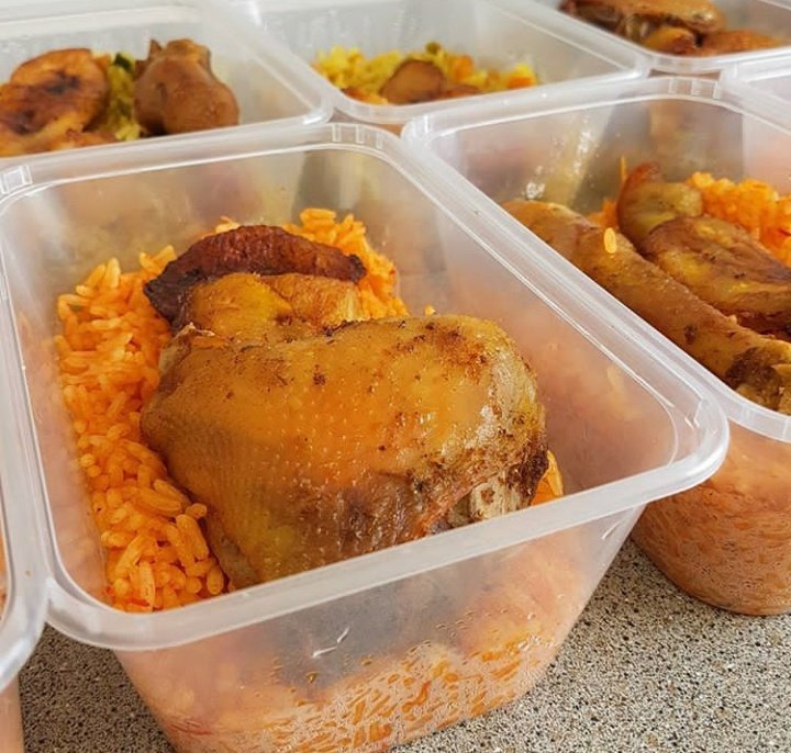 Uwak007's tweet photo. #LunchOrders:
#Beans,
#Friedplantain
#JollofRice,
#FriedChicken!
So why haven't you placed your orders yet?π€π€Price?, fret not mbok, we're very affordable!ππ Oya DM naππ.. Kindly RT mbok, e get why..πππππ https://t.co/byMNgZ11aa