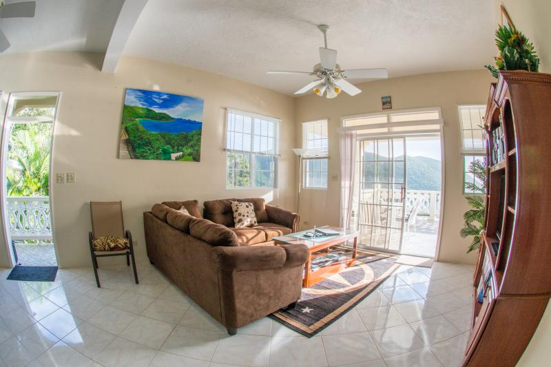 OceanView_Villa's tweet photo. #Tortola is an #exotic_island_destination in the #British_Virgin_Islands with #several white-sand beaches, tall trees and #lush_greenery. Ocean View Villas offers #1_bedroom_ocean_view_villas_in_Tortola #BVI at the very best prices. Get your #accommodations booked. https://t.co/aylHVfM41i