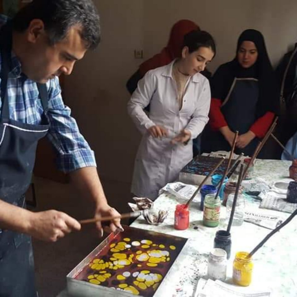 Sakemorg's tweet photo. Safranbolu Belediyesi Kültür Eğitim Merkezi SAKEM ve Halk Eğitim Merkezi paydaşlığında açılan "Ebru" kursumuz Emek Şubemizde eğitim vermektedir.

#safranbolu
#safranbolubelediyesi
#safranbolubelediyesikültüreğitimmerkezi
#sakem https://t.co/32KXtzaf8Y