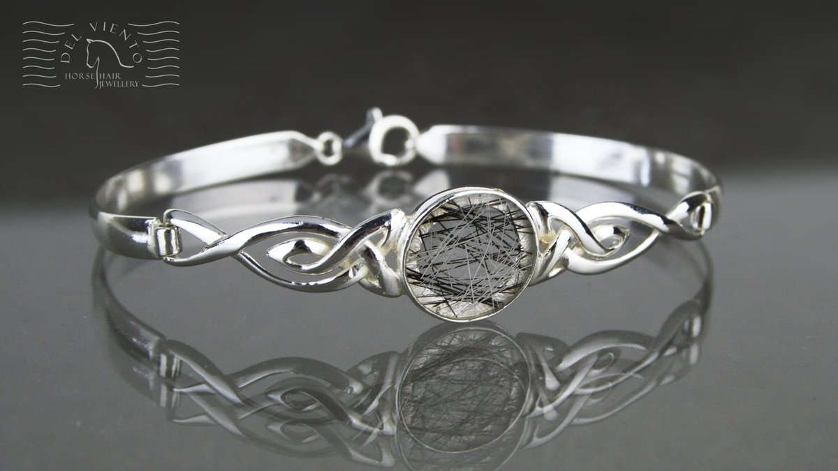 DelVientoHorses's tweet photo. We love the contrast between the light and dark hair in this celtic inspired sterling silver bangle and pendant. 

#jewellery #SterlingSilver #Horses https://t.co/ZAKdSUGxDr