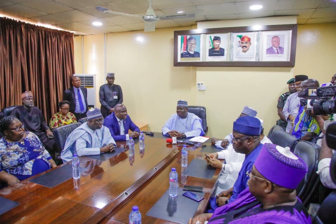 Kdankasa's tweet photo. H.E, Senate President @DrAhmadLawan led a delegation of the leadership of the Senate on an oversight visit to the Disease Isolation Centre located at the University of Abuja Teaching Hospital, Gwagwalada Together Sen Zamfara Central @sengusau Sen @KauraSen of Zamafara North. https://t.co/PnGTdwUlqJ