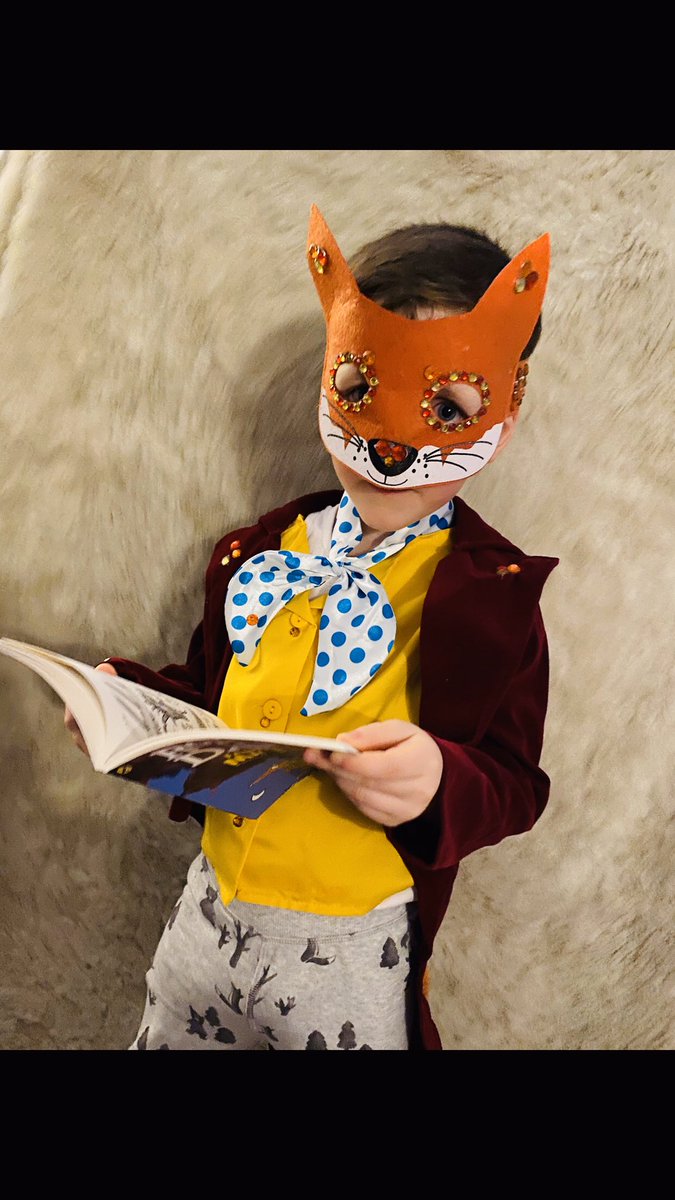Hayley4285's tweet photo. @largsps best fantastic Mr Fox in P1! But I’m biased #largsprimary #worldbookday https://t.co/mMpOhHdDql