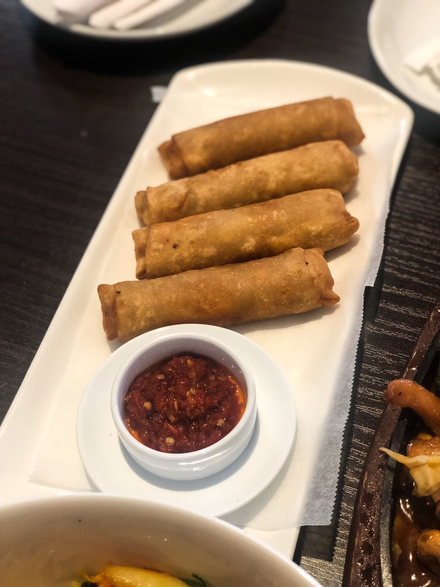 Caesars’ 28 Agadez cr. Wuse 2.Abuja——Chicken Springroll- N1500Seafood Fried Rice- N3500Chicken Hotplate- N4000———Caesars opened their second restaurant in town recently and i checked them out ! But this time i did a “ N10,000 ON A DATE“ challenge.—IG: pamsfoodtour