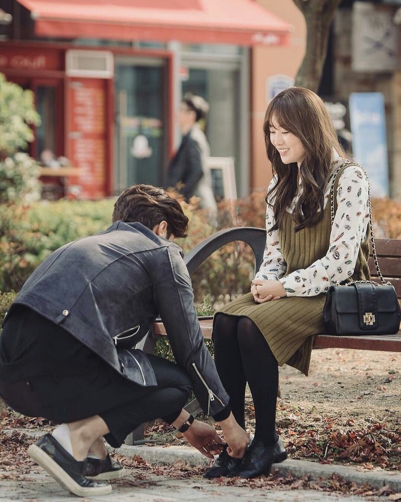 Джон траволта из парижа с любовью. Двое за столиком в кафе. Она встретила его сидя. Она встретила его сидя. Уютный дождливый вечер.