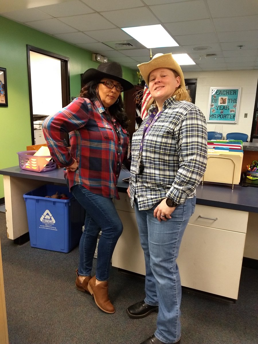 Western Day at Northwoods. Kinda feeling like I'm back in Texas. #thisisnorthwoods <a href="/NWMSNighthawks/">NWMS Nighthawks</a> <a href="/ColleenKnauer/">Colleen Knauer</a>