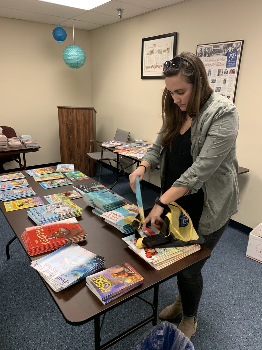 LDC_FCTA's tweet photo. The Leadership Development committee is excited to sort books for this Saturday’s event downtown Frederick! Join us from 12-2 to grab your FREE BOOK and more! Find a teacher with a fanny pack! #fcta @MyFCTA @CaseyKeyser22 @brittblank_FCPS @kimberlyw_FCPS https://t.co/V7QEfHRFvm