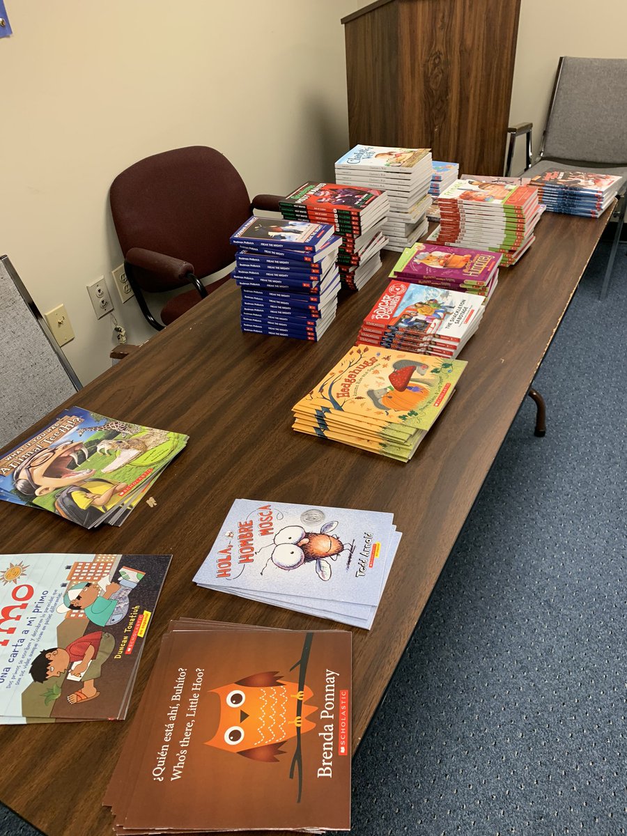 LDC_FCTA's tweet photo. The Leadership Development committee is excited to sort books for this Saturday’s event downtown Frederick! Join us from 12-2 to grab your FREE BOOK and more! Find a teacher with a fanny pack! #fcta @MyFCTA @CaseyKeyser22 @brittblank_FCPS @kimberlyw_FCPS https://t.co/V7QEfHRFvm