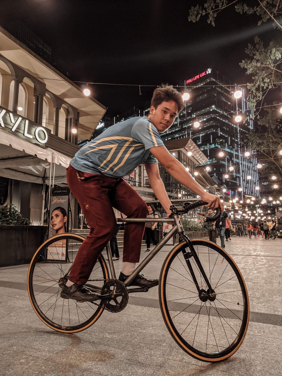 CarLoOoCerena's tweet photo. #fixie #fixedgear #fixedbike #Trackbike #trackstand #bikeporn #breakless https://t.co/3Z3HLaimkY