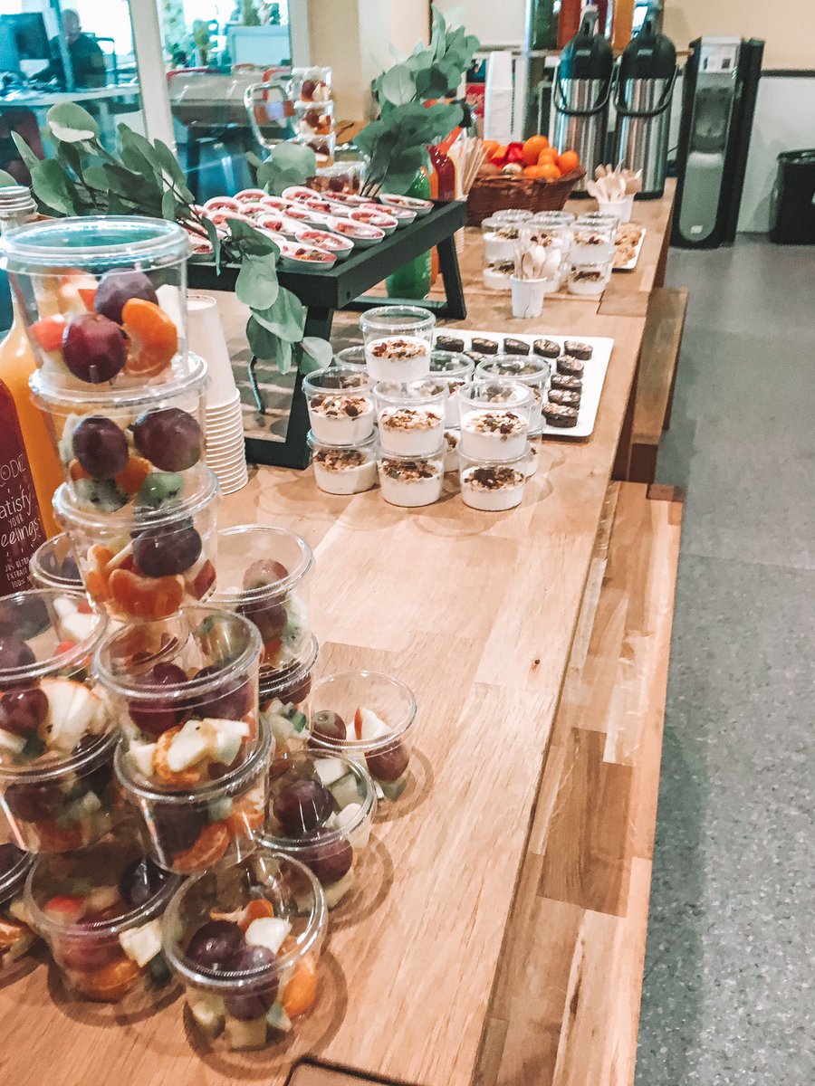 EMoteev's tweet photo. Yesterday morning, we were at @VizeumF around a #healthy #breakfast for a moment of sharing with the teams.
We are sponsoring this year the distribution of well-stocked #fruit baskets! 🍏🍋🍓🍉🥝🍇
#partnership #vizeum #emoteev #adtech #media #digital https://t.co/AjTXEpWYkz