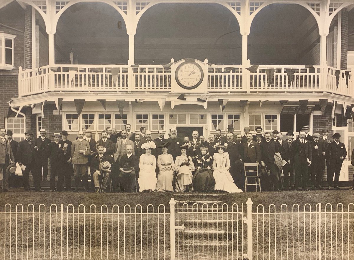 Based in #Bournemouth, the Gallery provides a conveniently located meeting room for hire to local #businesses, featuring modern facilities while also capturing the heart of the building &amp; #history of Dean Park dating back to Victorian Times. Visit bit.ly/3ahU7Xr