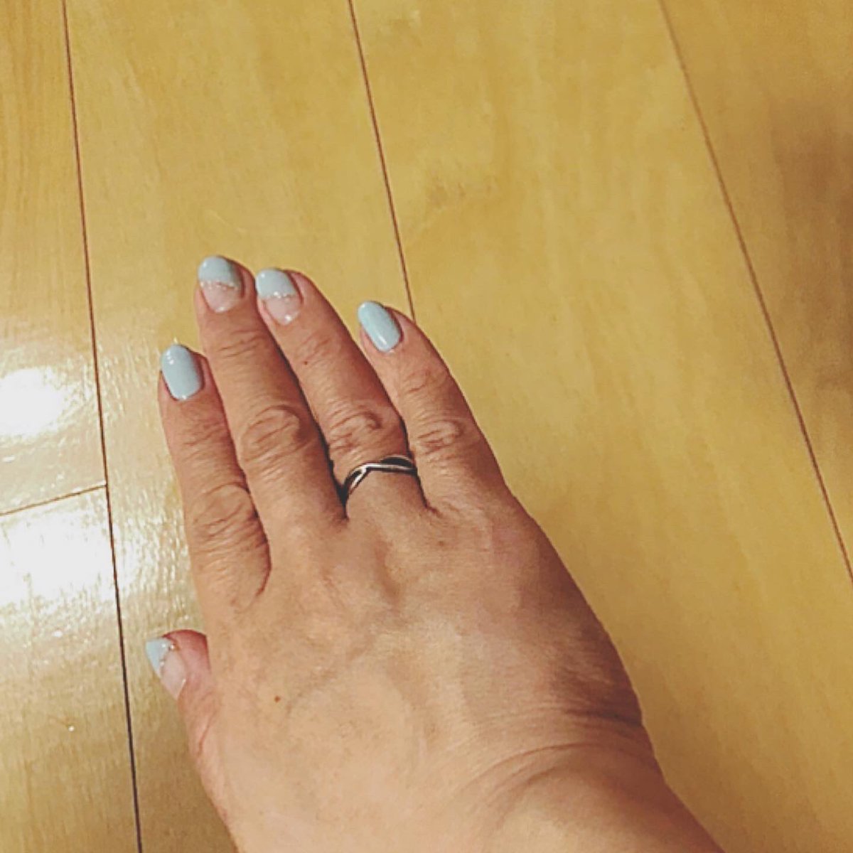 travelingfuture's tweet photo. #nail
#opi
#nailquick
#ティファニーブルー
きょうも
ネイリストさんと
スピリチュアル談義に花咲く🌸
手と手を重ねていると
まるでふたりのこれまでとこれからが
紐解かれていく。 https://t.co/O8AnLXqCuy