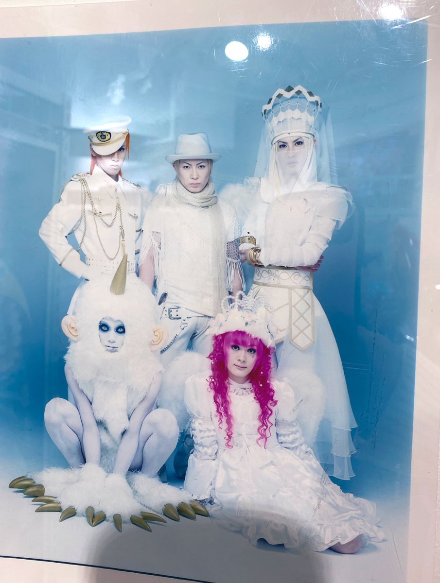 Plc0205dM's tweet photo. #コロナおさまったらここのライブ行ってみて
Psycho le Cému(サイコルシェイム)
活動休止を経て復活！
ツアーfinalは姫路文化センター
20周年ツアーが20個所地方であって
劇の脚本は楠本元帥
各会場お芝居もセットリストも違うので楽しいこと間違いなし！
※演奏あり踊りありコントあり！
#PLC20th https://t.co/zl9fOeRTKo