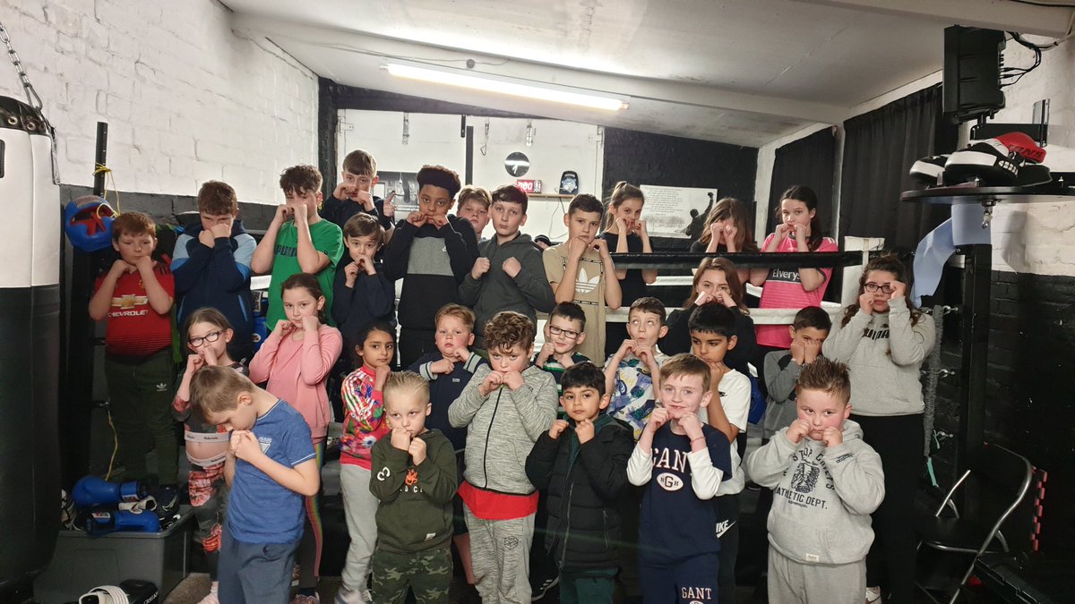 Ringcraftgym's tweet photo. Guiding them down the right paths!!
@BedsVeru @kimberleyVERU @Fest4BedsPCC @BedsPCC @ACCBedsPolice @bedscohesion @bedspolice @LLieutenantBeds 
#Grassroots #ringcraftboxingym #dunstable #theyarethefuture #communitybased #communityfocused #hub #safeplace #rolemodel https://t.co/YJoFVN4XMj