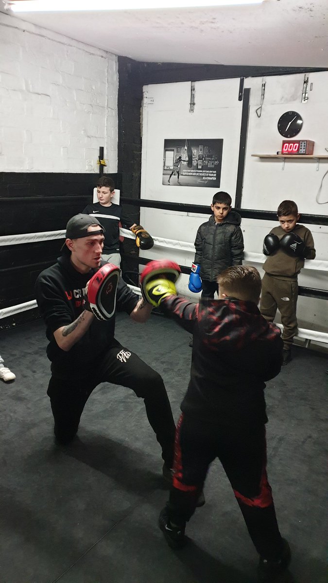 Ringcraftgym's tweet photo. Guiding them down the right paths!!
@BedsVeru @kimberleyVERU @Fest4BedsPCC @BedsPCC @ACCBedsPolice @bedscohesion @bedspolice @LLieutenantBeds 
#Grassroots #ringcraftboxingym #dunstable #theyarethefuture #communitybased #communityfocused #hub #safeplace #rolemodel https://t.co/YJoFVN4XMj