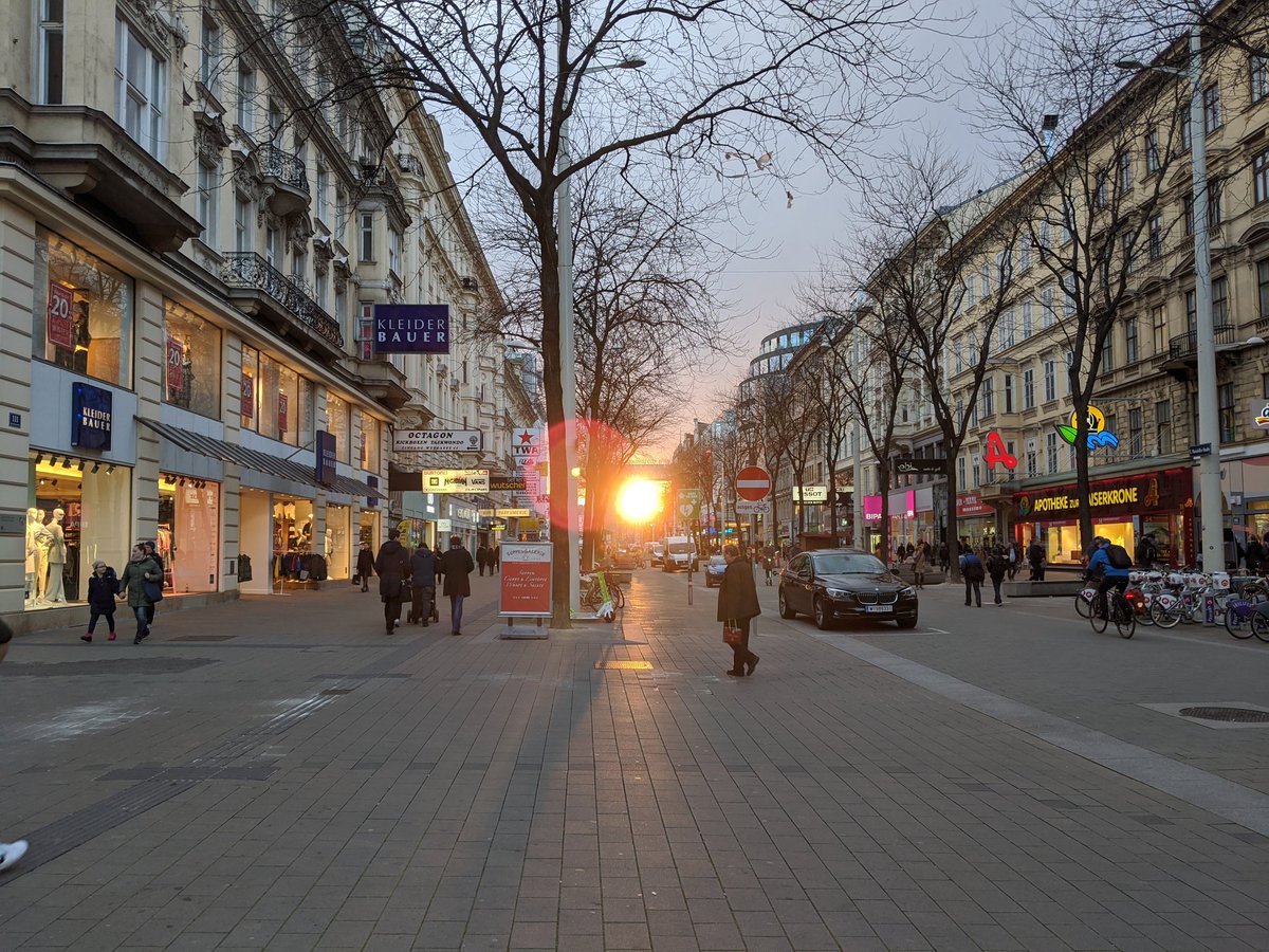 MichaelHagerAIT's tweet photo. Same time, different perspective ... #firstSunrays #mahü @artind_it https://t.co/l1qqzVaHy0