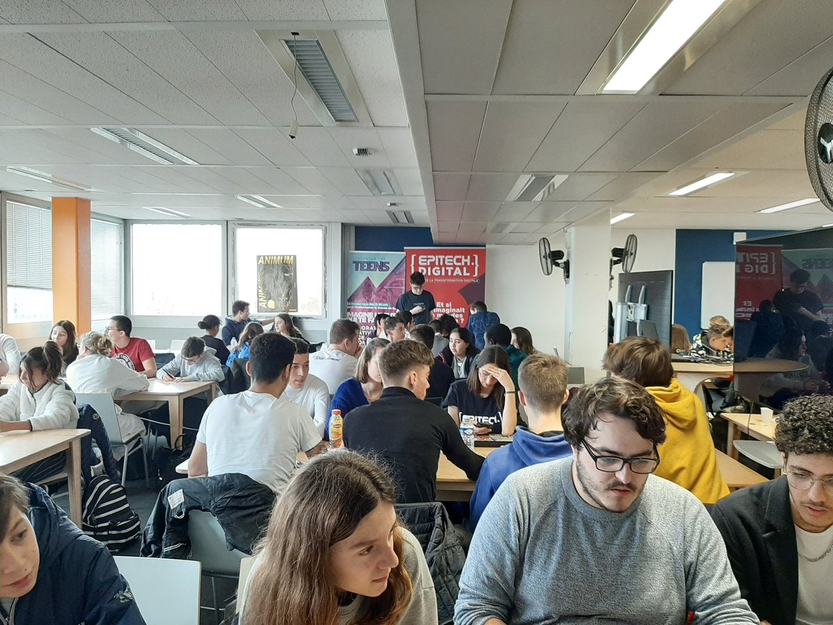 ProlRhc's tweet photo. Hackathon @EpitechToulouse et 1ere stmg1 https://t.co/c1zNo2VUGj