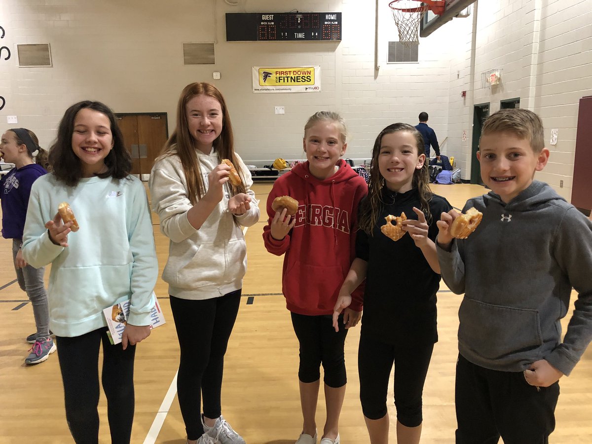 kgowder10's tweet image. What a blessing to have Dee Hammond bring a word about having a strong foundation in Christ this morning at FCA! @GHCFCA @dee_hammondIV Thankful for our community pastors who are willing to pour into our kids. #sermononthemount #solidrock ❤️🙏🏼