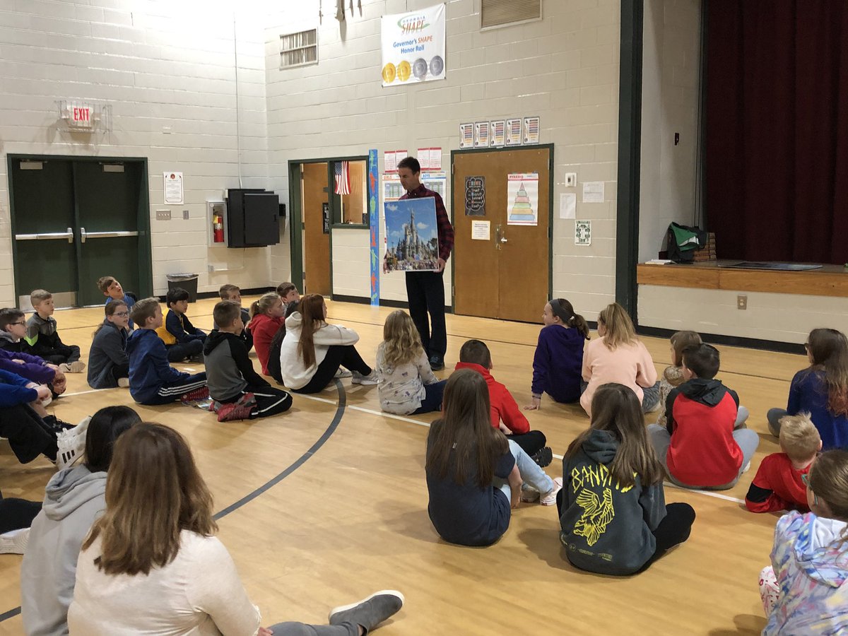 kgowder10's tweet image. What a blessing to have Dee Hammond bring a word about having a strong foundation in Christ this morning at FCA! @GHCFCA @dee_hammondIV Thankful for our community pastors who are willing to pour into our kids. #sermononthemount #solidrock ❤️🙏🏼