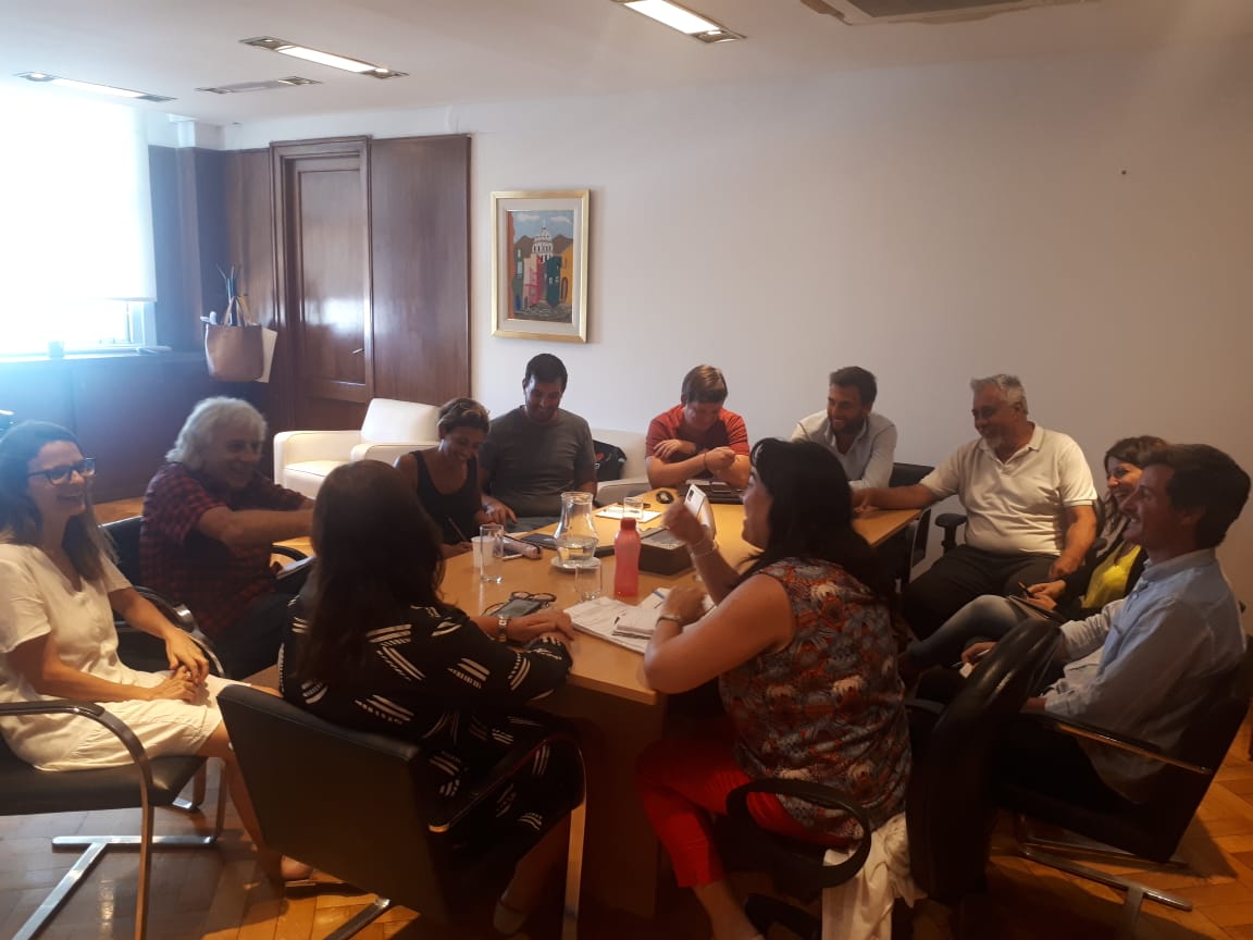 intaextension's tweet photo. En trabajo con @MDSNacion para consolidar el plan de @prohuerta para esta etapa. 💪
Algunas de las prioridades:
✅ #ArgentinaContraElHambre
✅ #AccesoAlAgua
✅ #AbastecimientoLocal de alimentos
✅ Circuitos de #comercialización
✅ Potenciar las huertas y la red de promotores/as https://t.co/zhFJRWMkZh