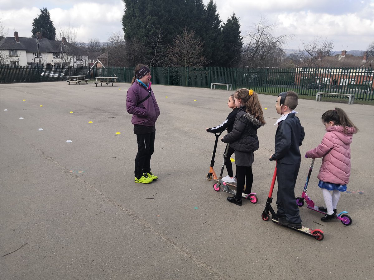Nick_Wells22's tweet image. A fun day @BeckSchool with world book day &amp;amp; scooter safety sessions led by @Biking_Amy. 39 kids from Y3, Y4 &amp;amp; Y5 taking part 👍🛴💪 @SY_STARSAwards @sccactivetravel #movingmore #safety #learning