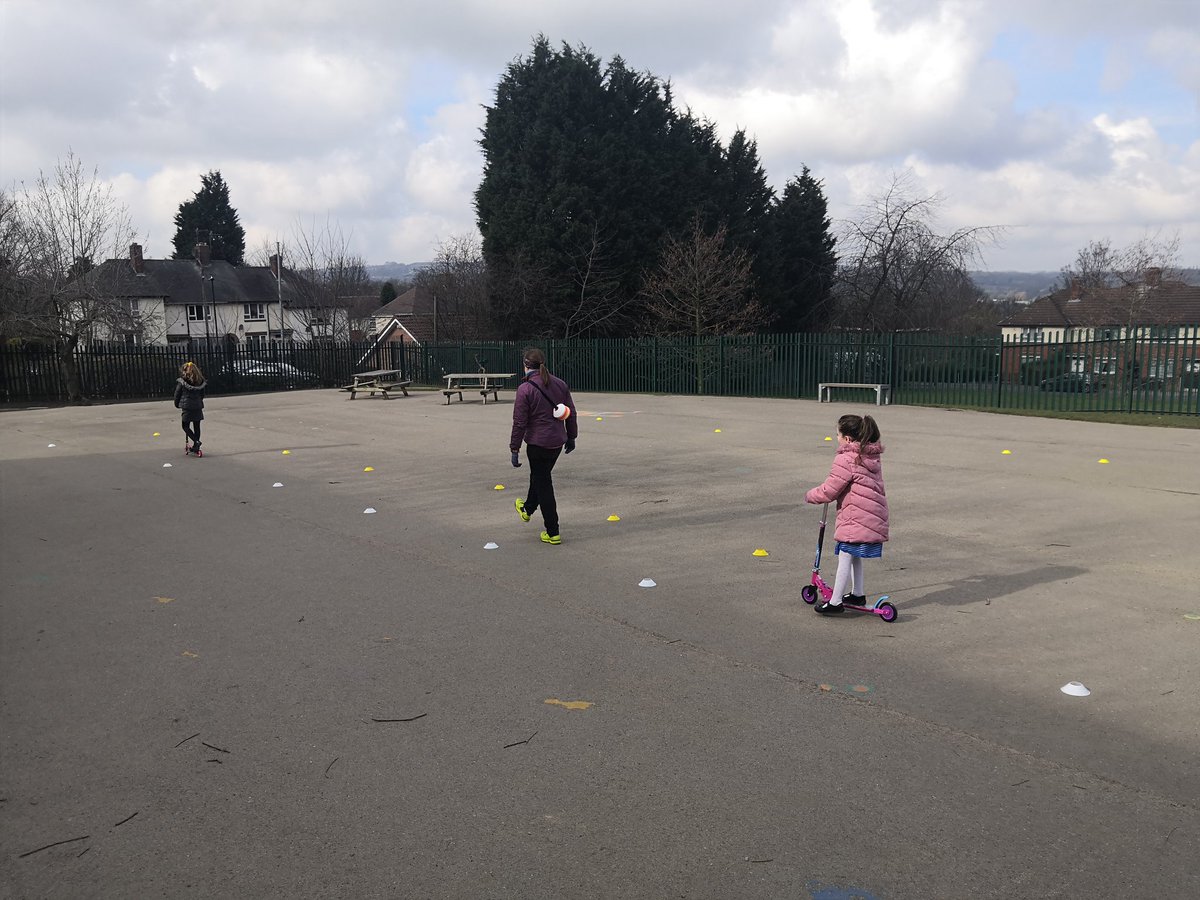 Nick_Wells22's tweet image. A fun day @BeckSchool with world book day &amp;amp; scooter safety sessions led by @Biking_Amy. 39 kids from Y3, Y4 &amp;amp; Y5 taking part 👍🛴💪 @SY_STARSAwards @sccactivetravel #movingmore #safety #learning