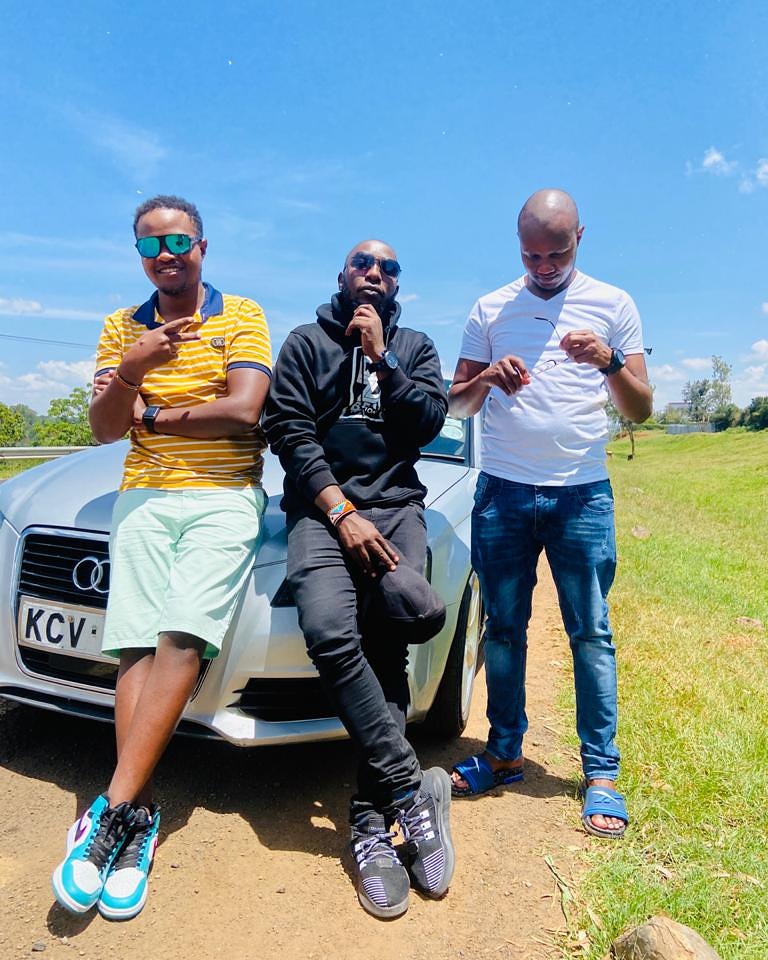 DJYOUNGKENYA's tweet photo. Mnaniwekea kitu kwa Mpesa ama niFoot hadi China niendee hio kitu..? https://t.co/ueBLYKT3vO