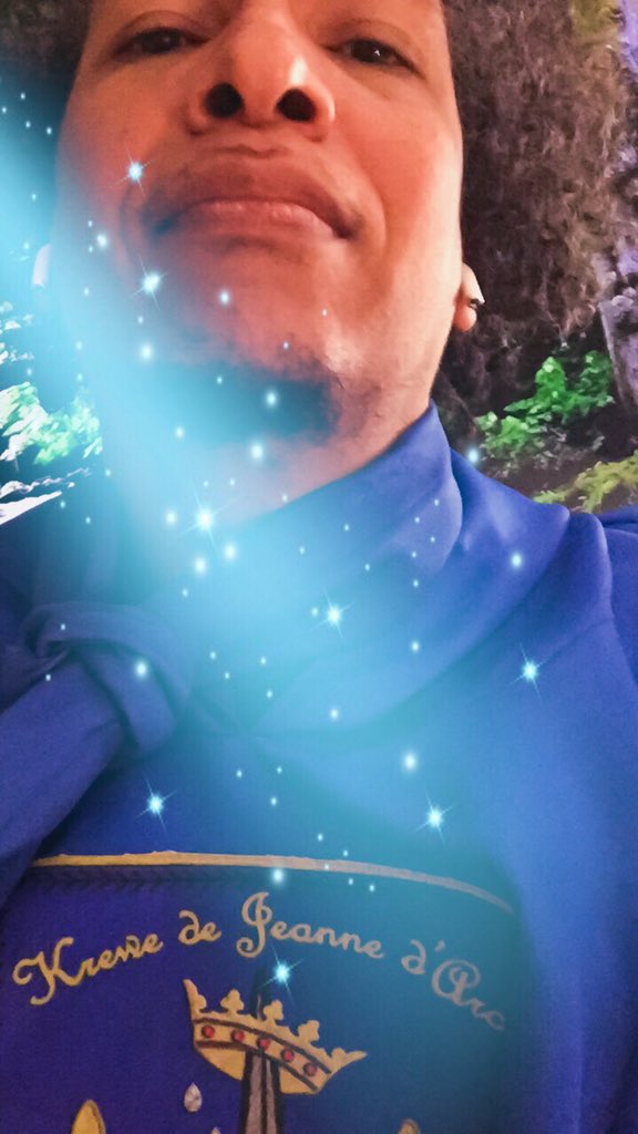 Jaemarks's tweet photo. J’aime beaucoup 👌🏽ce projet @BzooMademoisel1 @BeaOdunlami, de belles images historiquement mais aussi artistiquement. Le montages des épisodes se poursuivent et ne se ressemblent pas 🎚🎬🎥🎛
#bzoomademoiselle #webtv #saison01 #france #usa https://t.co/84TL7D5QxM