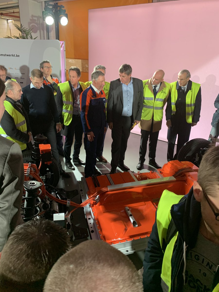 Voka - Vlaams netwerk van ondernemingen (@vokavzw) on Twitter photo Trots dat <a href="/volvocargent/">Volvo Car Gent</a> de eerste fabriek is om de nieuwe elektrische XC40 Recharge te bouwen! Veel belangstelling en bewondering bij <a href="/JanJambon/">Jan Jambon</a>, de Vlaamse ondernemers & de jongeren! #ontour Trots dat <a href="/volvocargent/">Volvo Car Gent</a> de eerste fabriek is om de nieuwe elektrische XC40 Recharge te bouwen! Veel belangstelling en bewondering bij <a href="/JanJambon/">Jan Jambon</a>, de Vlaamse ondernemers & de jongeren! #ontour