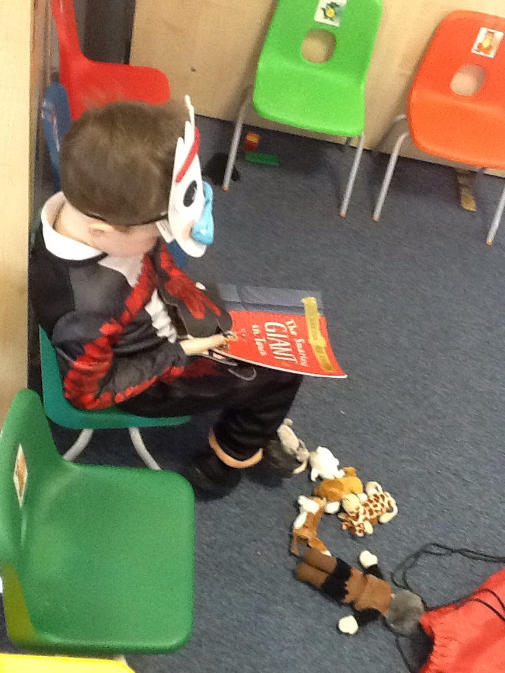 MrsSmith_mlp's tweet photo. We dropped everything to read for #LiverpoolReadathon today and explored our story sacks! @MabLanePri @MissFlynnMLP https://t.co/9I0hFhQ0CD