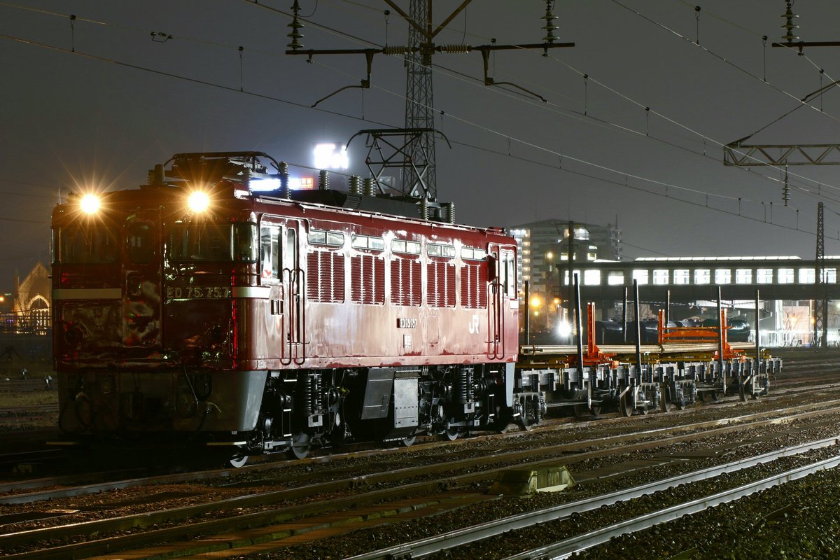 2020/3/5
東北本線
工9533レ
作並工臨
ED75 757+チキ2B

バイト終わりに😇