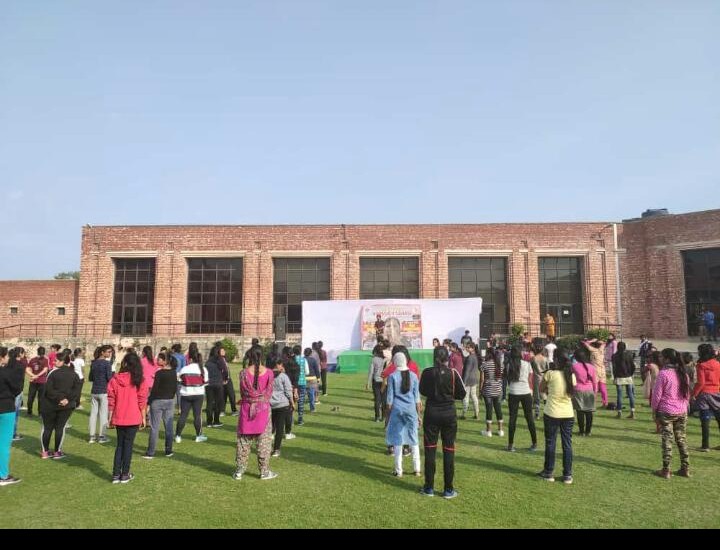 Jaggudanratnoo's tweet photo. #Mission_Sahasi organized by @ABVPVoice to empowering girls through training of self defense at #JNU_Convention_Centre
#Women_power #Nation_Power https://t.co/ZyFQULcLKe