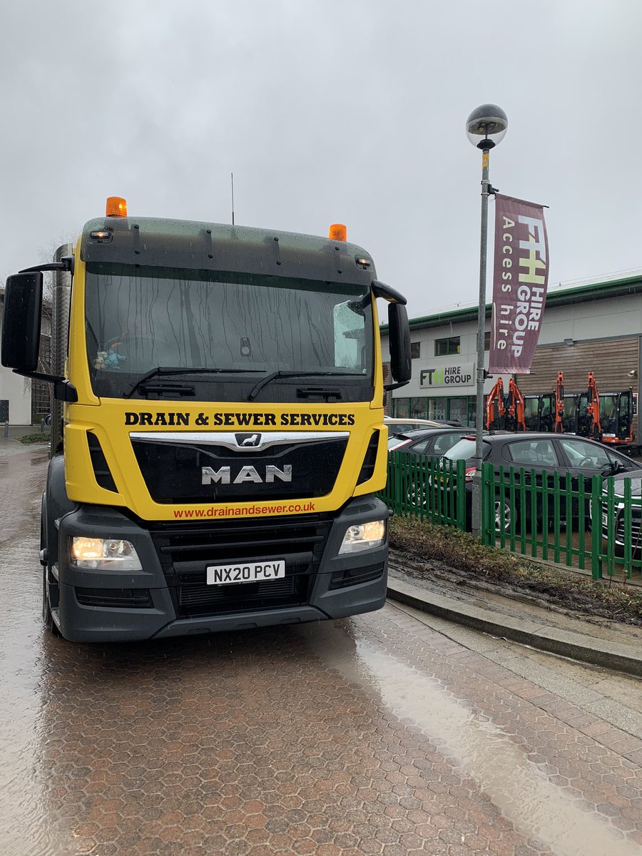 drain_and_sewer's tweet photo. New recycling lorry out on its first job straight away today @FTHHireGroup cleaning SW wash downs and interceptors
The crews are loving getting their hands on this #GreatBitOfKit @RTNClaytonVal https://t.co/hRux6cSllt
